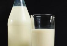 由全脂牛奶制成的产品可降低大脑中血栓的风险