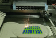 使用激光加热并敲打3D打印钢材有助于降低成本